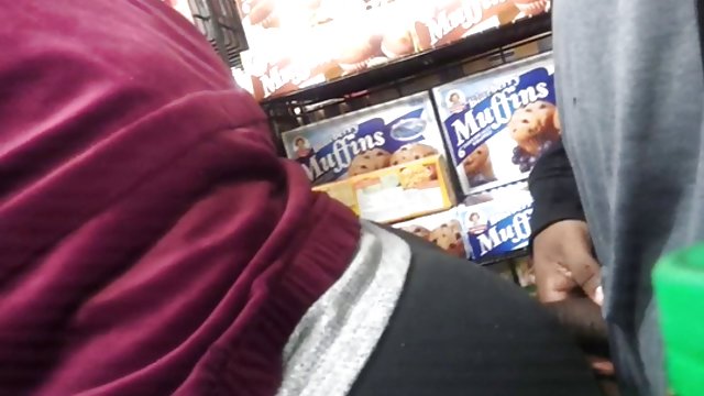 面躺椅奶奶的同性恋男子的猪
