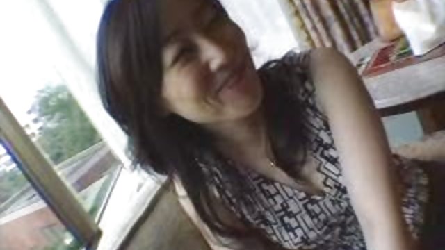 赤裸裸的无尽的女同性恋小婊子打屁股